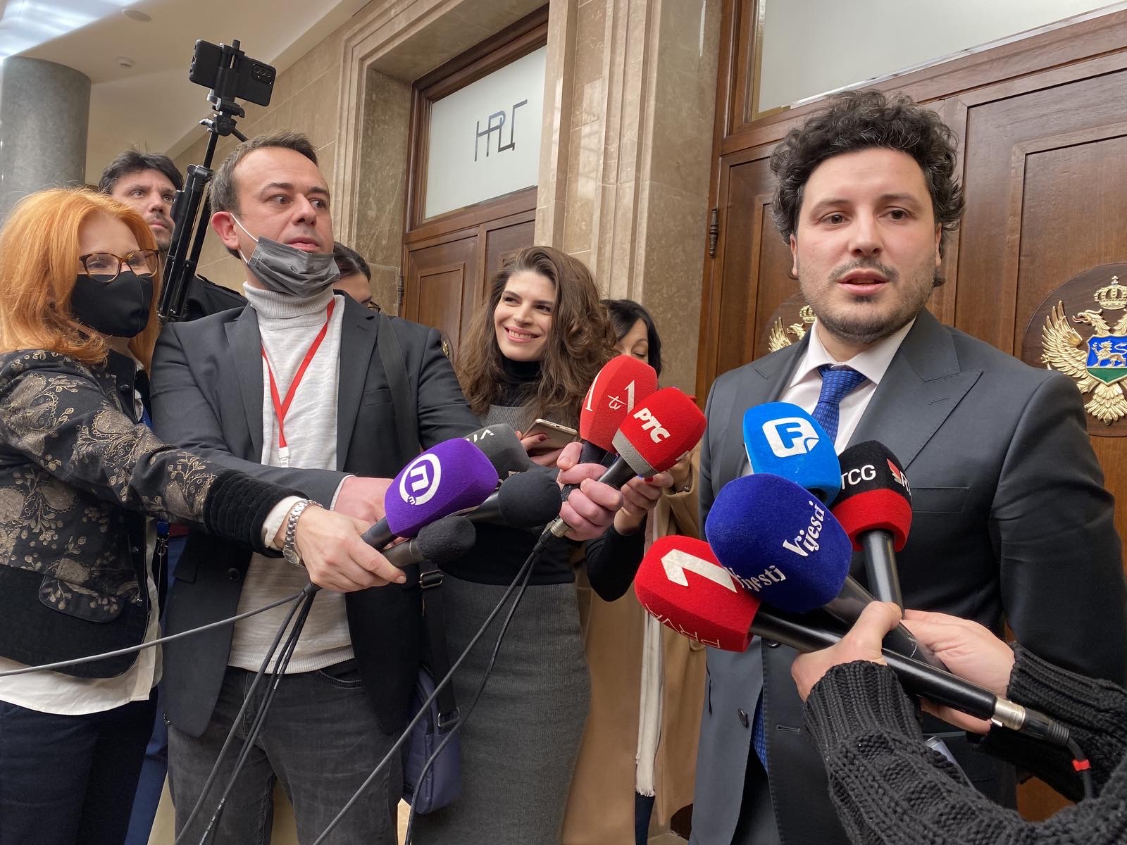 ABAZOVIĆ: Sjutra još manje glasova za podršku Vladi
