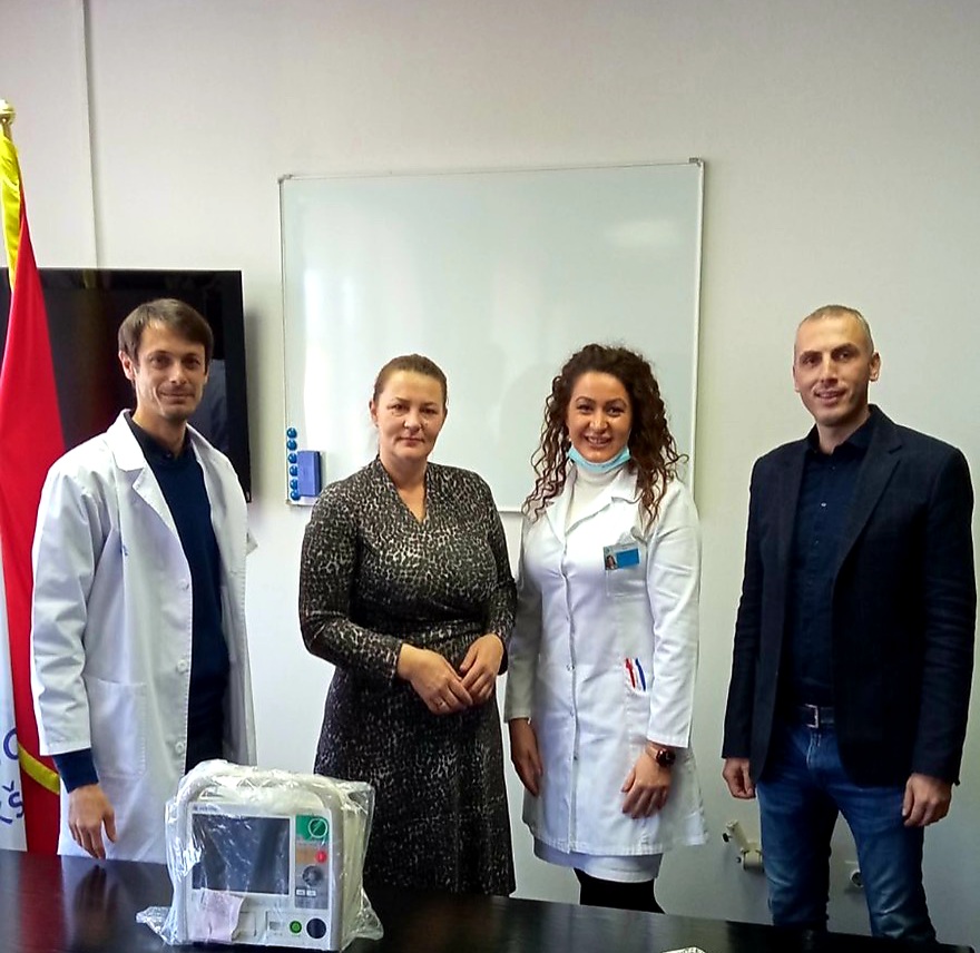 U sklopu inicijative za zdravstvo, Pivara Trebjesa uručila defibrilator Opštoj bolnici Nikšić