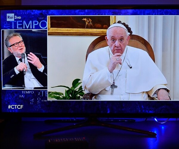 Papa Franjo prvi put u televizijskom tok šou
