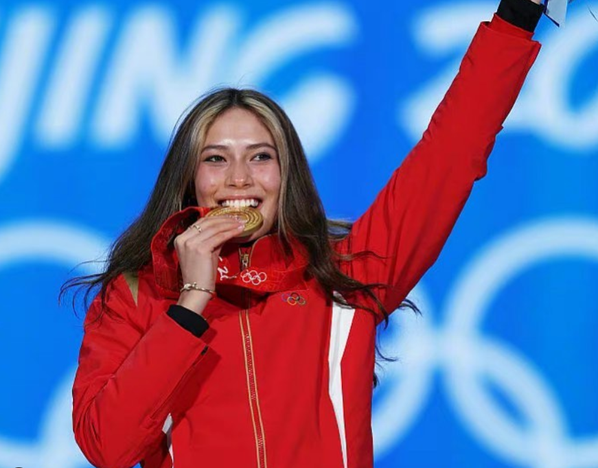 Kinesko-američka mezimica zlatna skijašica i model: Ko je djevojka o kojoj priča cio svijet?