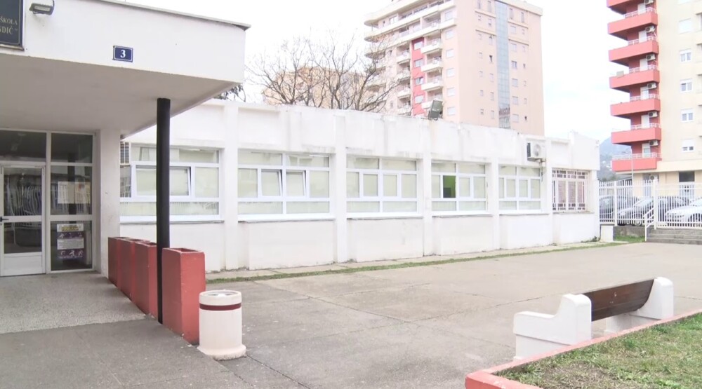 Dječak povrijeđen nožem tokom vršnjačke tuče u OŠ “Blažo Jokov Orlandić”