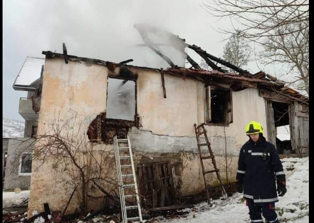 Izgorjela kuća u bjelopoljskom selu Brestovik, materijalna šteta velika