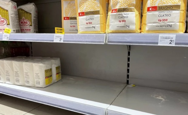 Građani u Bosni i Hercegovini u većim količinama kupuju brašno, nadležni kažu da nema razloga za strah