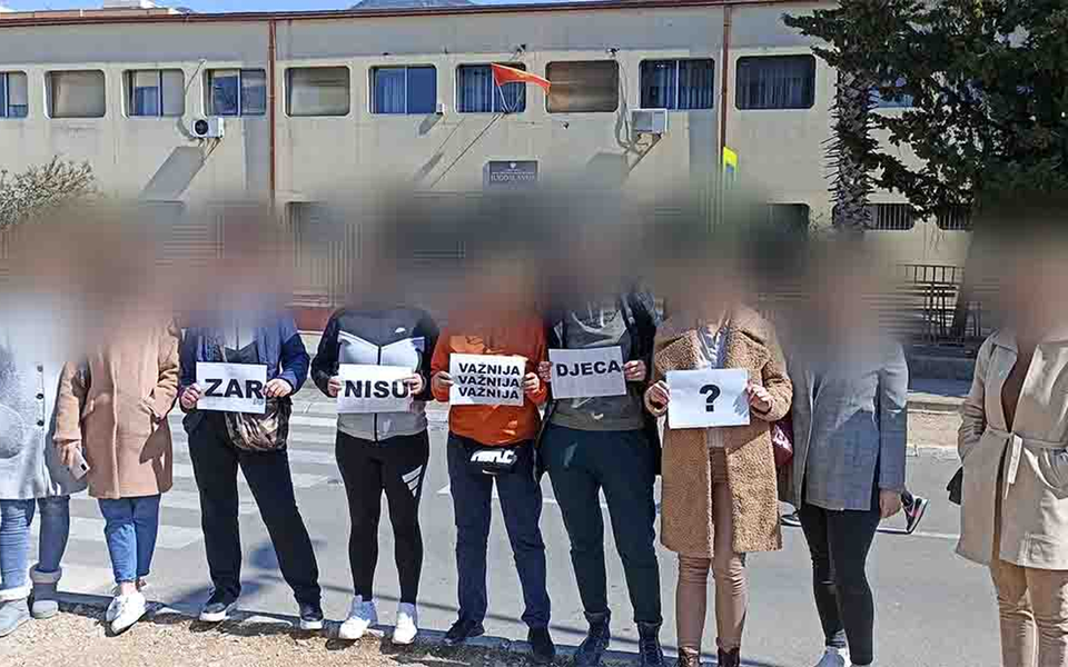 BAR: Dio roditelja protestovao zbog vraćanja Rade Višnjić u školu