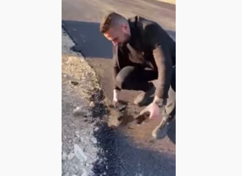 (VIDEO) DPS Ulcinj: Kandidat URE vandalski kida asfalt sa ulice, je li to politička ponuda ove stranke?