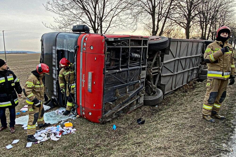 Autobus sa izbjeglicama iz Ukrajine se prevrnuo u Poljskoj, petoro djece povrijeđeno