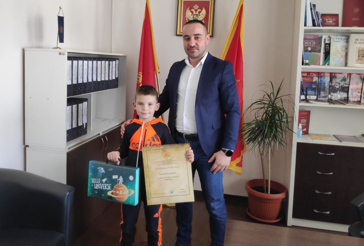Đurđević uručio Dariju od UP pohvalu za iskazanu hrabrost, humanost i drugarstvo