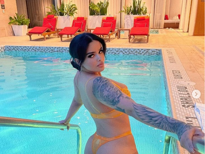 BRAĆA su joj PRIJETILA KLANJEM, MAJKA htjela da je ZAPALI, danas je zvijezda “OnlyFans”-a (FOTO)