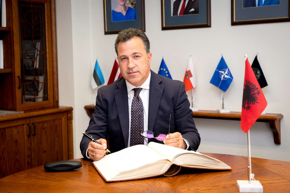 Albanija poslala vojna vozila u Ukrajinu