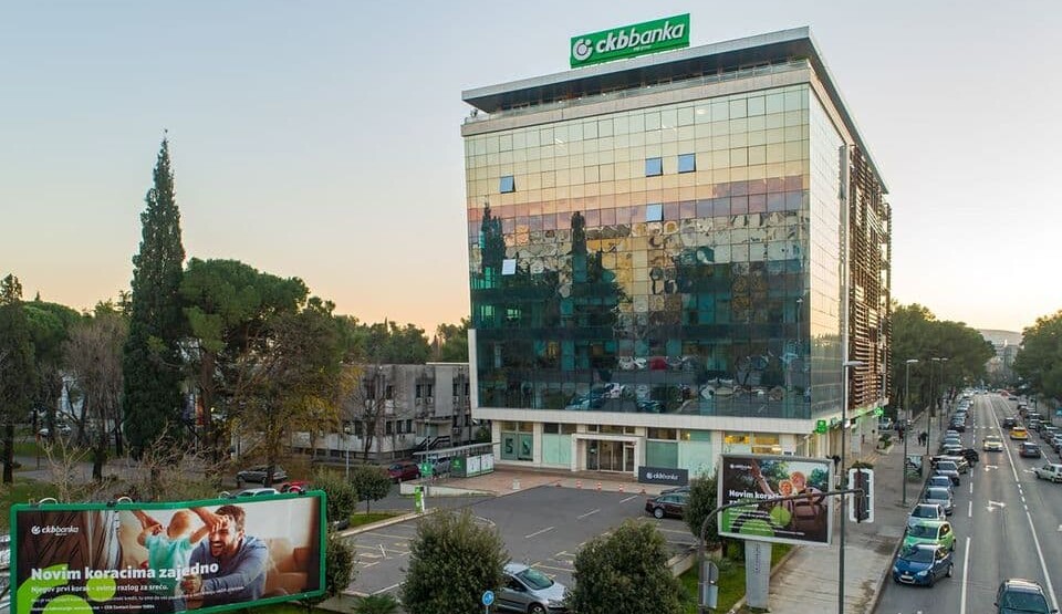 Uhapšena bivša zaposlena CKB banke, sumnja se da je falsifikovala službene isprave
