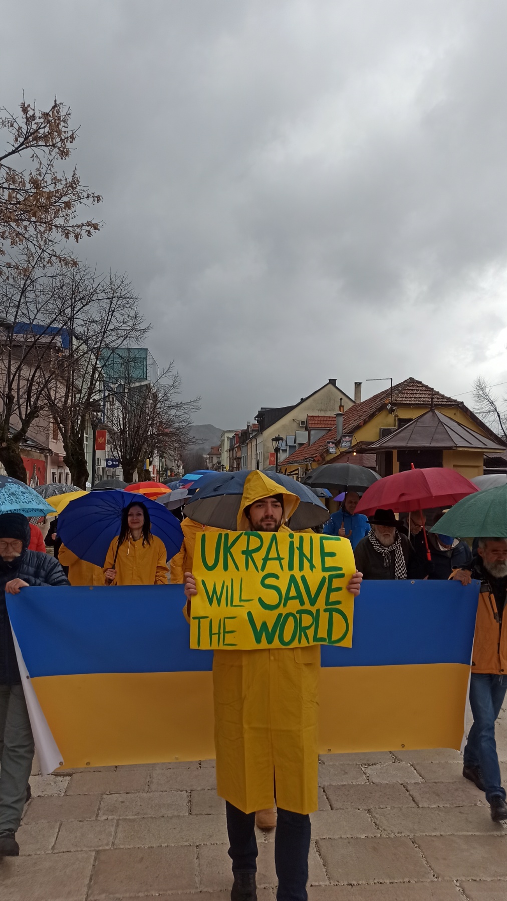 Cetinje za Ukrajinu i po nevremenu: Ukrajina će spasiti svijet