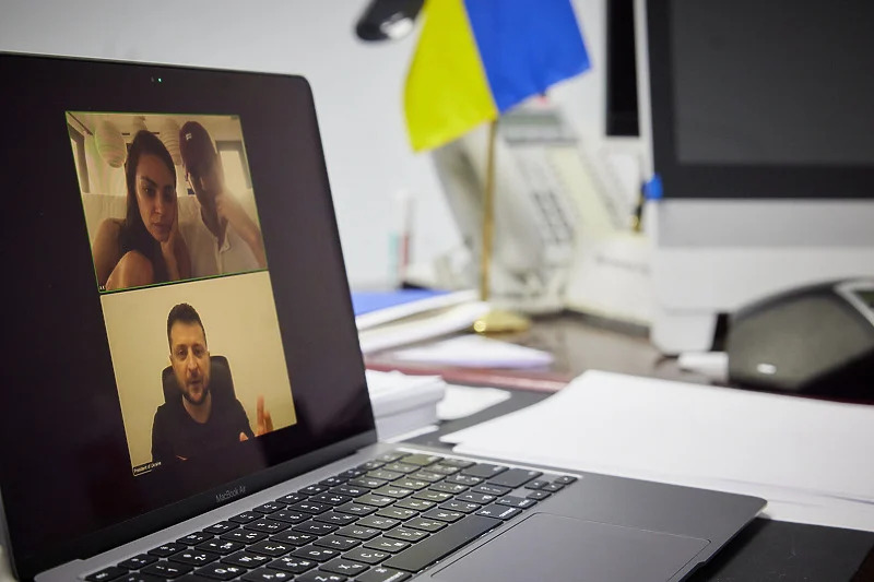 Zelenski razgovarao s Milom Kunis i Ashtonom Kutcherom: Već su prikupili 35 miliona dolara