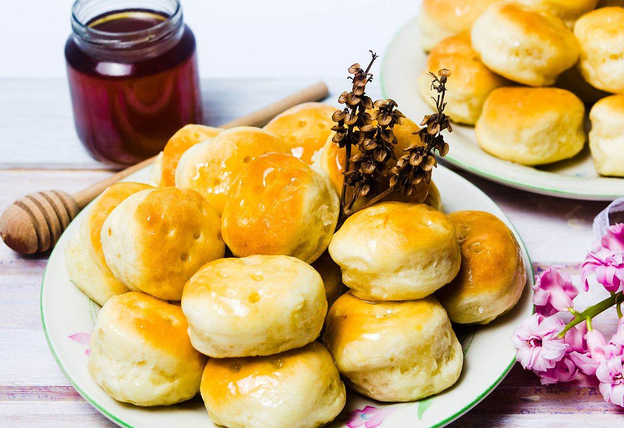 NAPRAVITE OVAJ KOLAČ ZA SREĆU I DUGU LJUBAV U KUĆI: Starinski običaj – recept za mladenčiće!