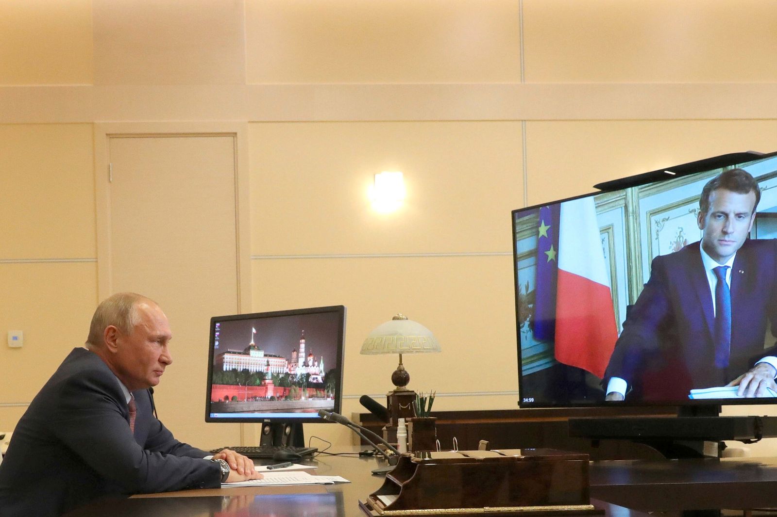 Putin razgovarao sa Makronom: Rusija spremna na sastanak, ali pod jednim uslovom