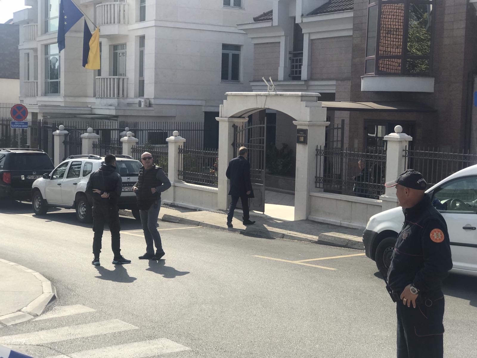 (FOTO) LAŽNA DOJAVA – NEMA BOMBE U VILI VEKTRA, Brković: Meni nije niko dojavio, došao sam tu i vidio