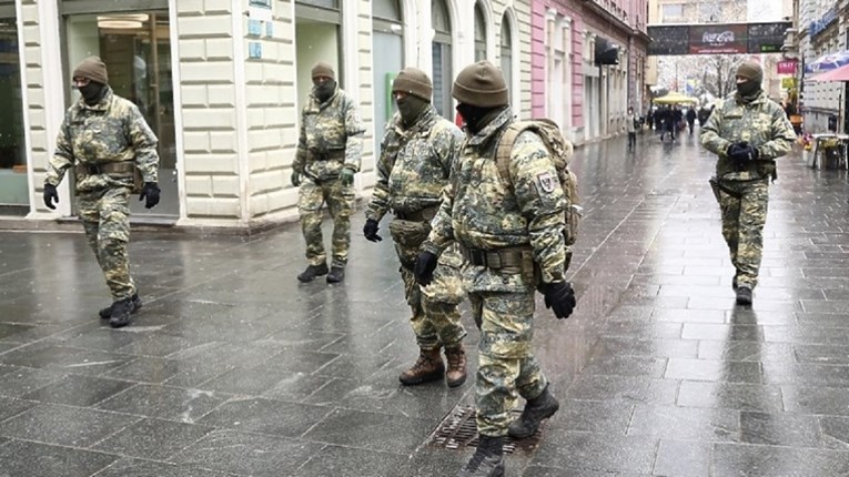 Ulice Sarajeva pune vojske