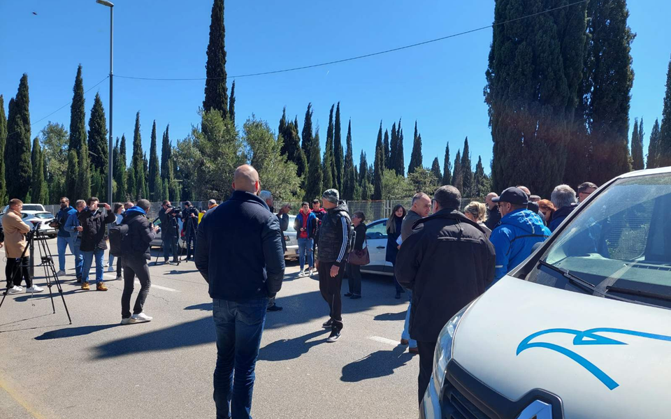 Bivši radnici MA počeli blokadu saobraćajnice, traže povezivanje staža i neisplaćene zarade