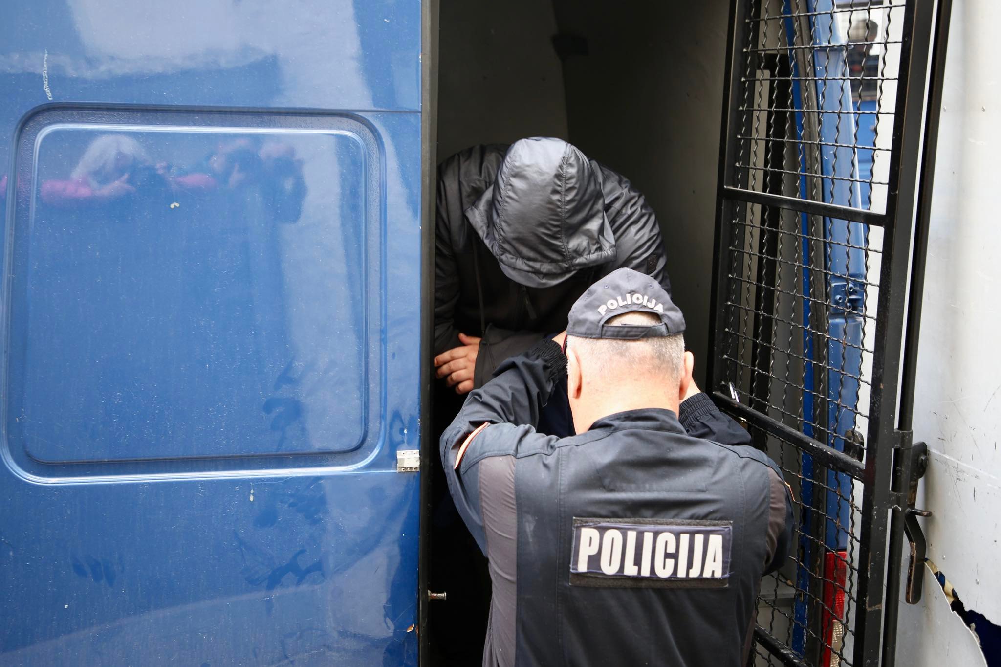 Policija pretresla stambene objekte Medenice, očekuje se još hapšenja