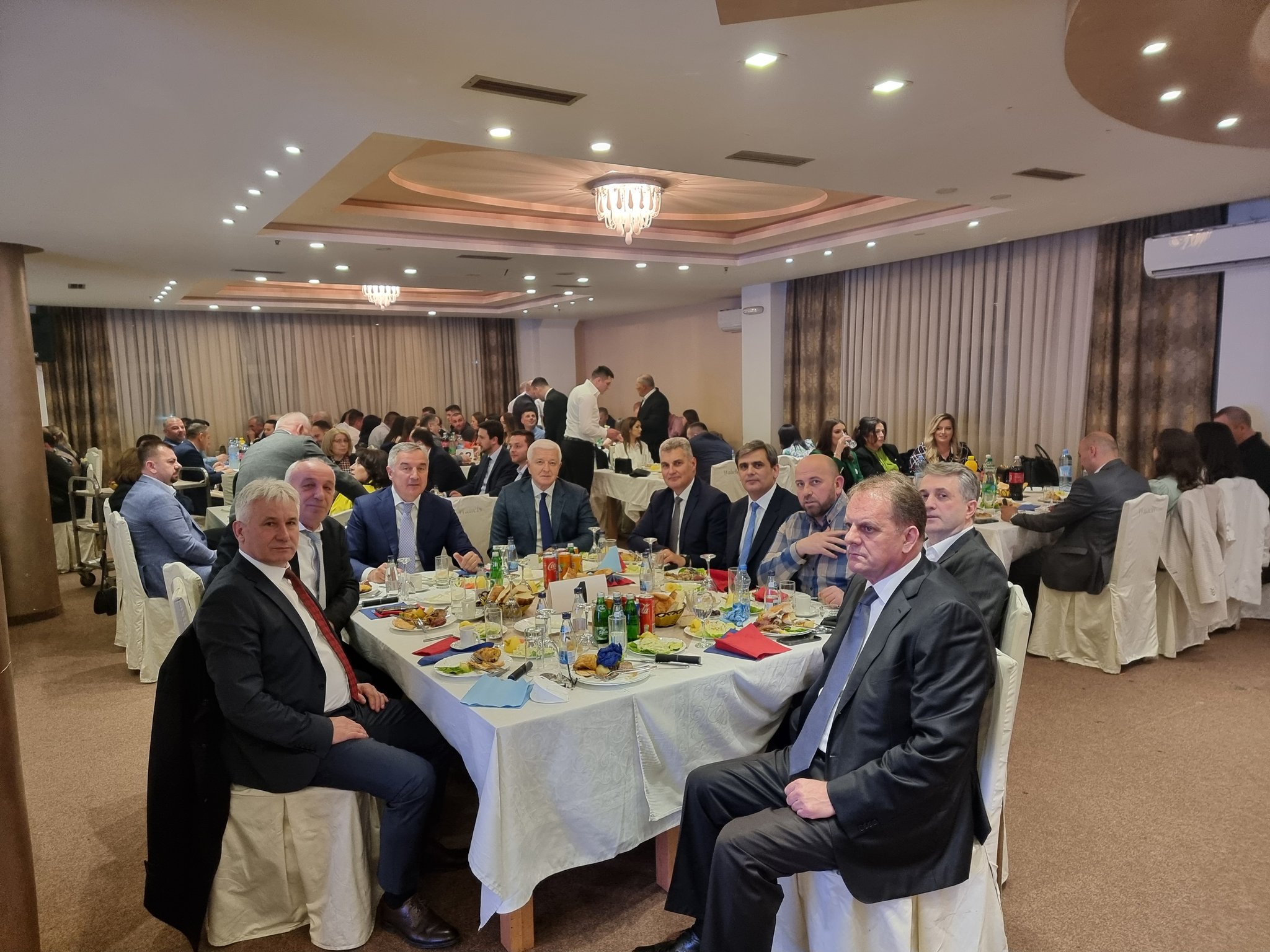 U Rožajama osnovana Fondacija Rafet Husović: Gosti na iftaru bili i Đukanović, Marković, Brajović, Fejzić…