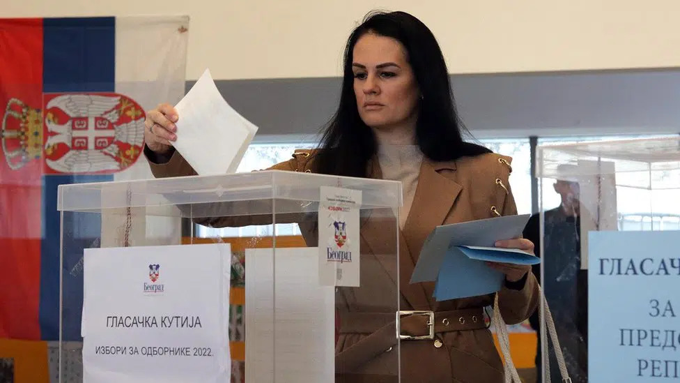 Nezvanični rezultati: SNS pobjednik parlamentarnih izbora u Srbiji, Vučiću drugi mandat