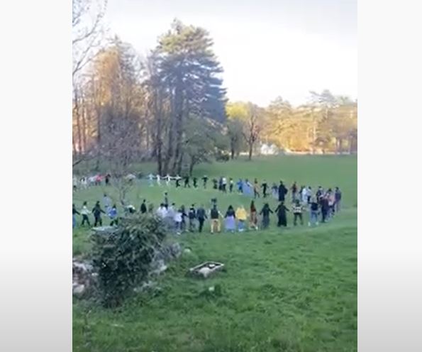 Provokacija na Cetinju: Srpske pjesme ispred Cetinjskog manastira