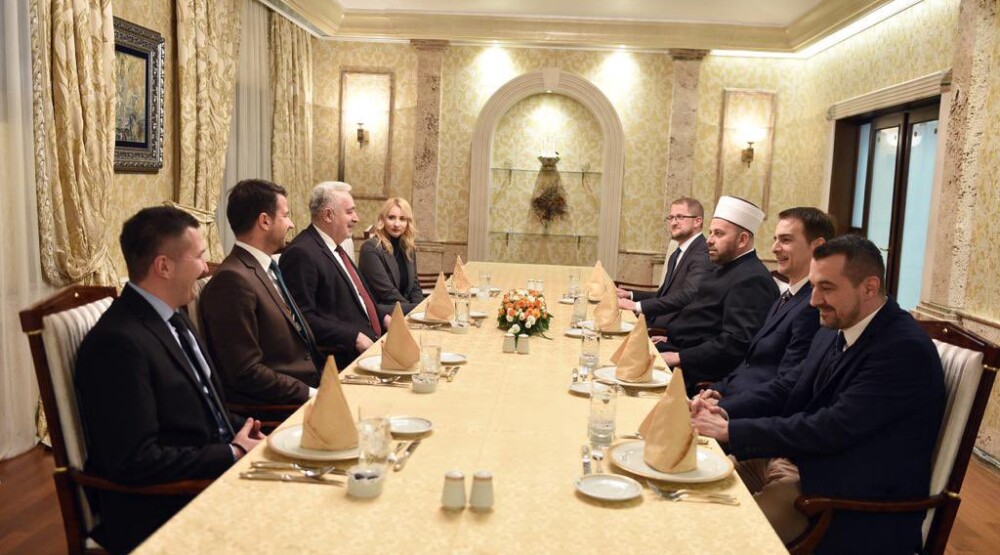 Krivokapić na iftaru sa reisom Fejzićem