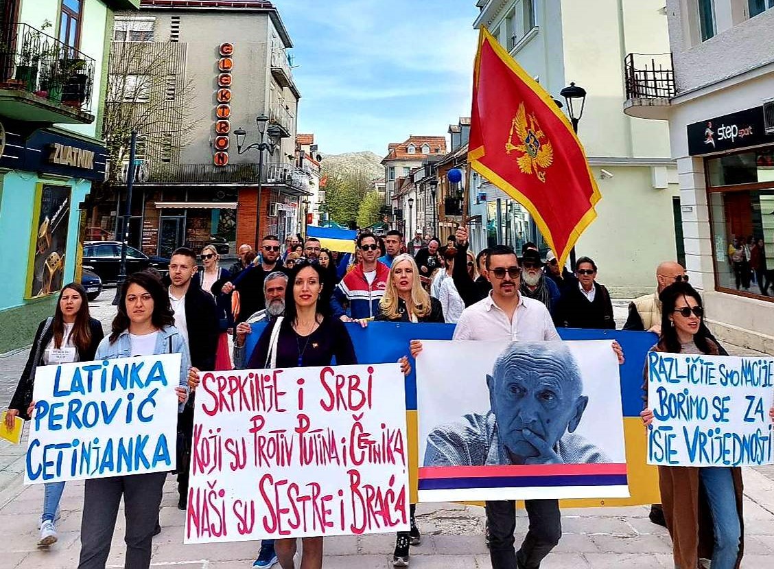 Cetinje šetalo za Ukrajinu: Podrška za građane Srbije koji su protiv Putina i četnika