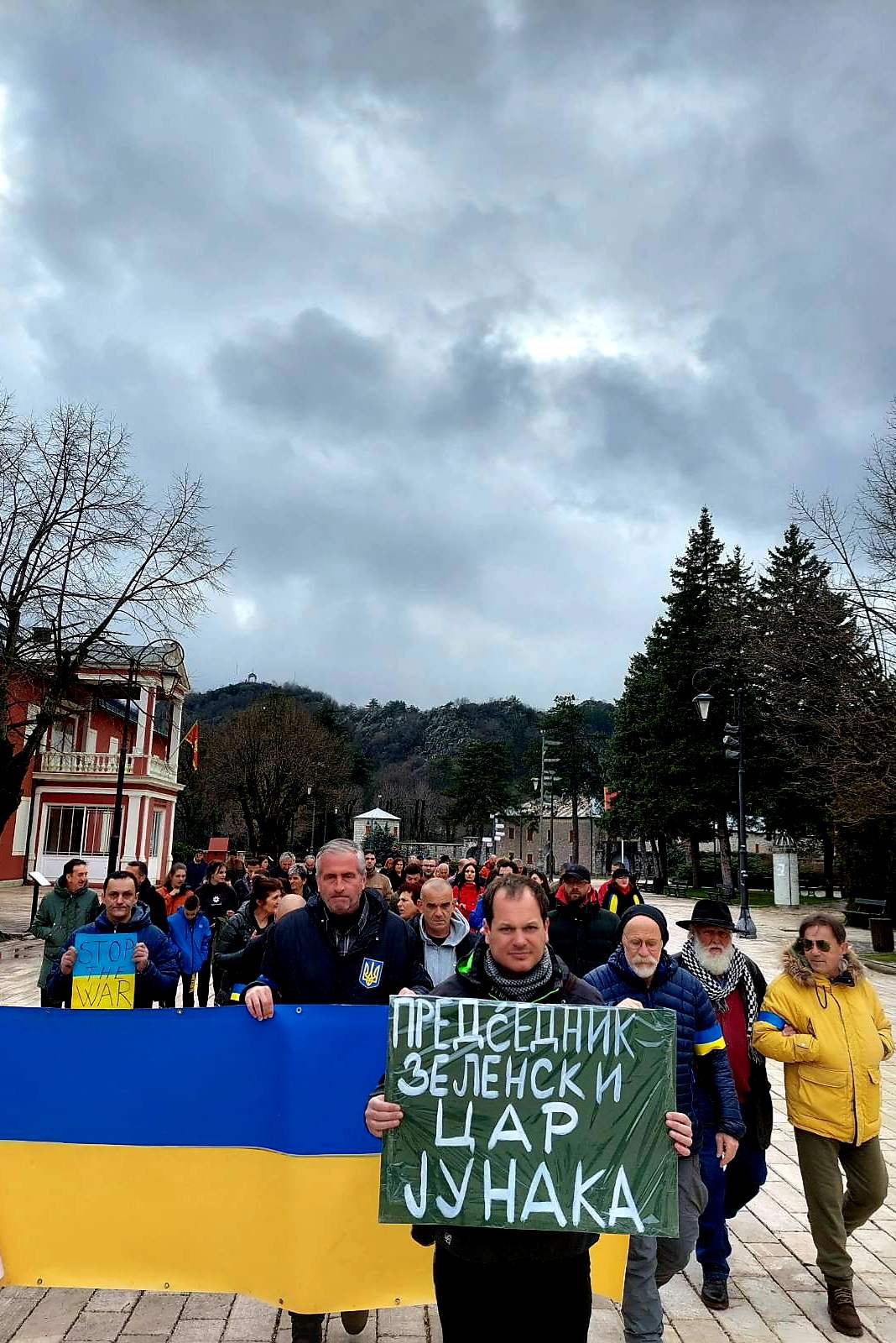 Cetinje ponovo šetalo za Ukrajinu: Predśednik Zelenski – Car junaka