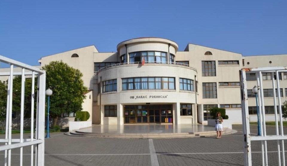 Tvrde da je nastavnica odvojila Muslimane za poseban sto
