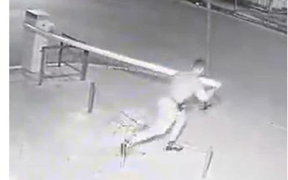 Lomio rampu na parkingu Doma zdravlja u Baru, obaviještena policija