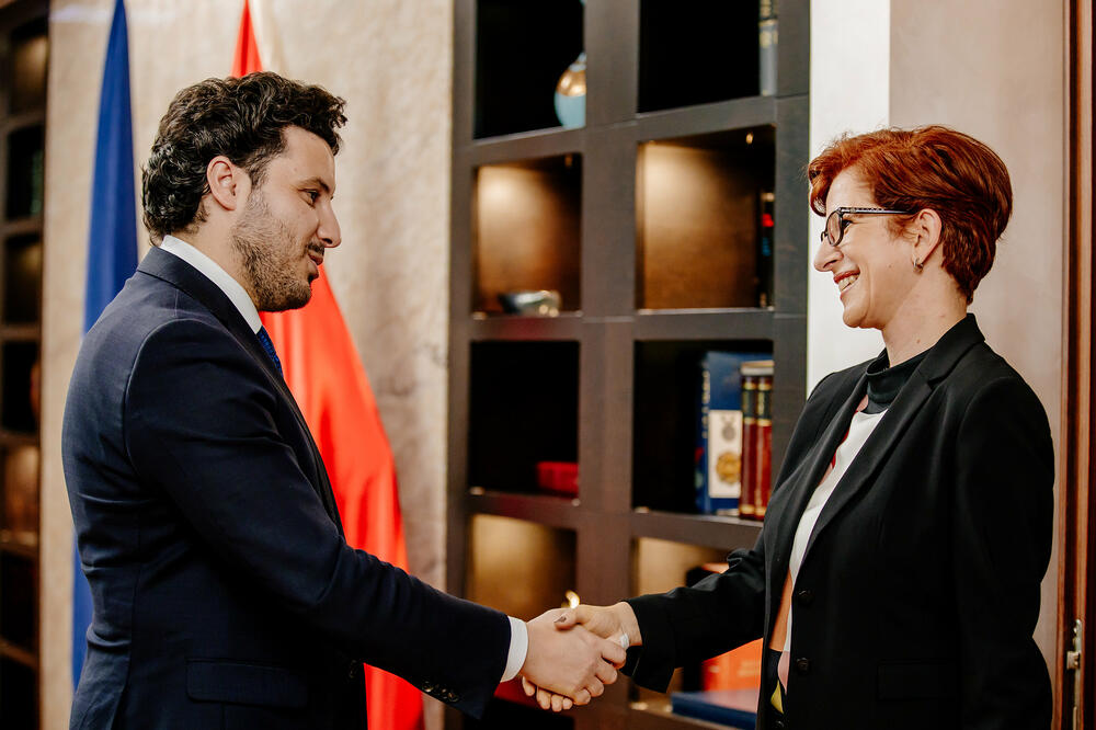 Gašparikova Abazoviću: Nastavljamo da podržavamo Vladu u sprovođenju politika socijalne zaštite i započetih reformi