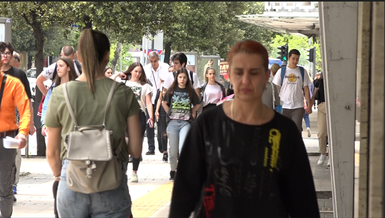 Anketa: Šta građani očekuju od nove Vlade i kako komentarišu poskupljenja životnih namirnica i goriva