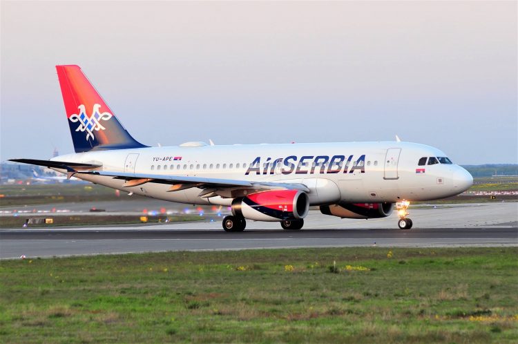 Let Er Srbije za Tivat kasnio više od sedam sati, pilotu istekla smjena