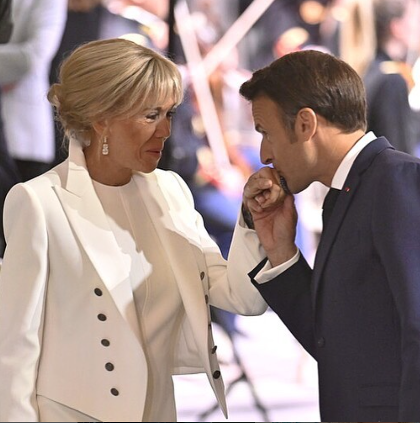 Brižit Makron oduševila stilskim izborom na suprugovoj inauguraciji (FOTO)