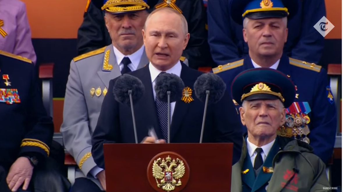 (FOTO, VIDEO) Putin sa vojne parade u Moskvi: NATO i Amerika nam prijete, mi se branimo, rade s ukrajinskim nacistima