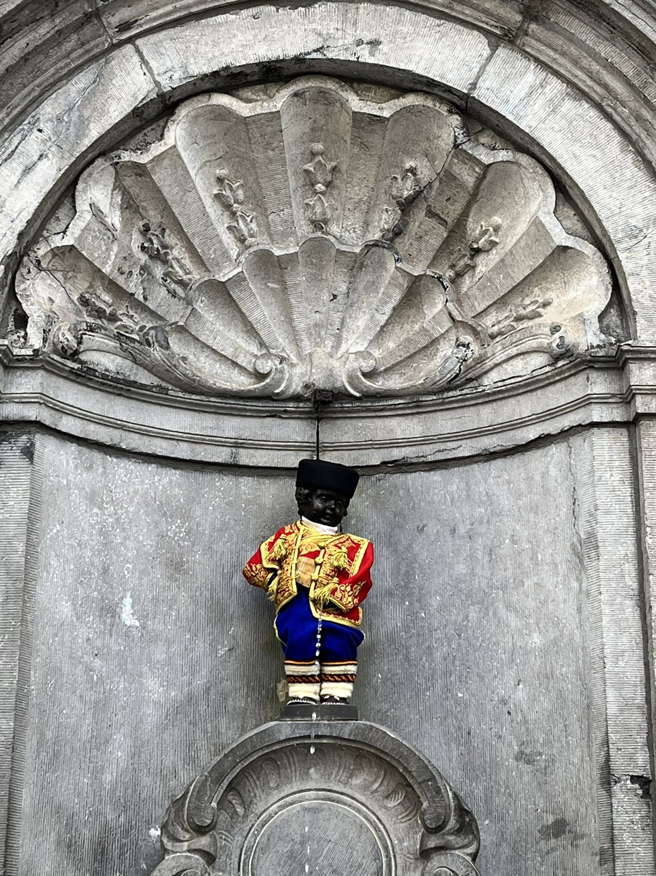 FOTO: Simbol Brisela ponovo u crnogorskoj narodnoj nošnji