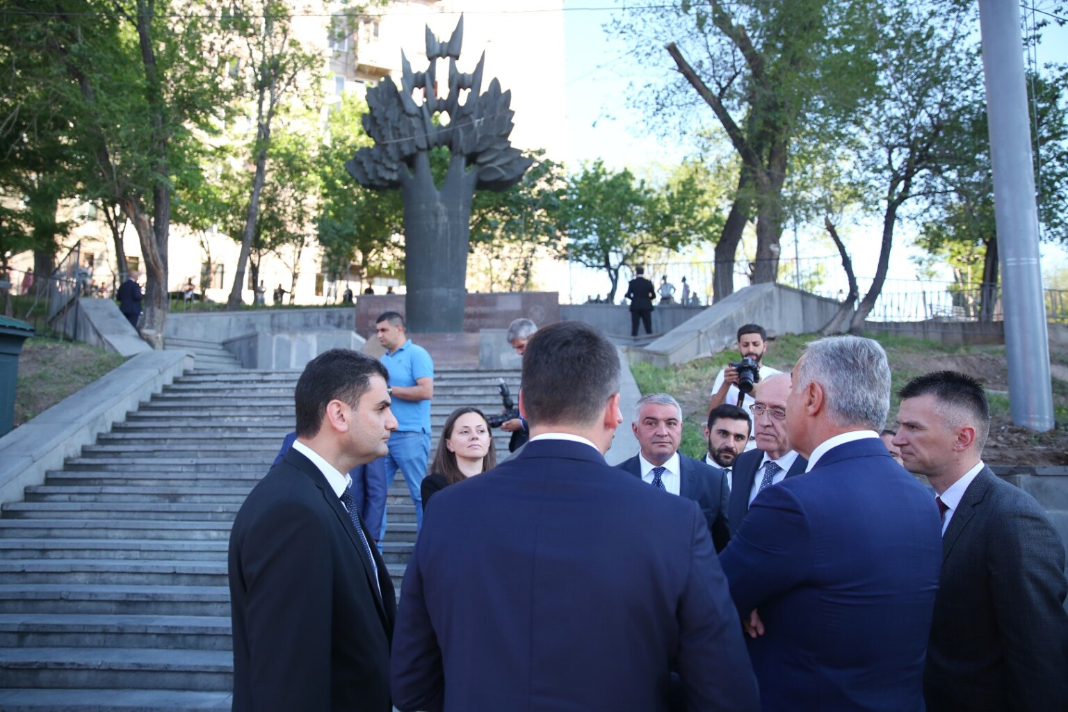 Đukanović obišao Titogradsku ulicu u Jerevanu