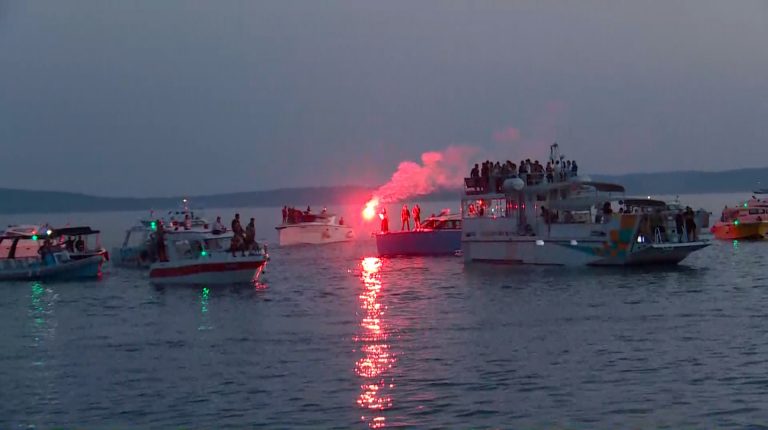 Špalir brodova i baklje: Split se oprostio od Mateja Periša