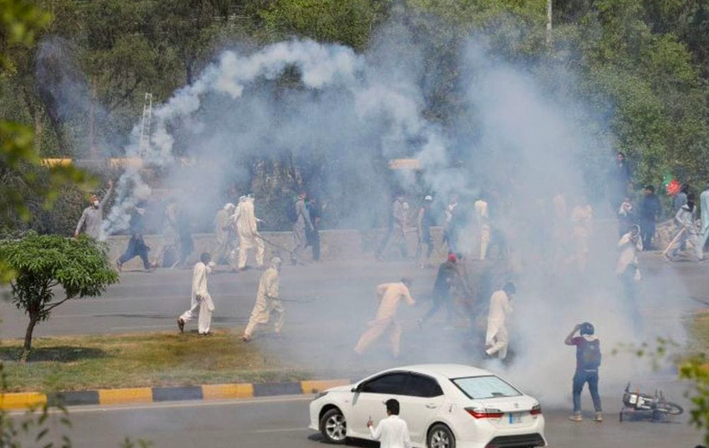 Neredi u Pakistanu: Svrgnuti premijer poveo pristalice u Islamabad, blokirani svi izlazi