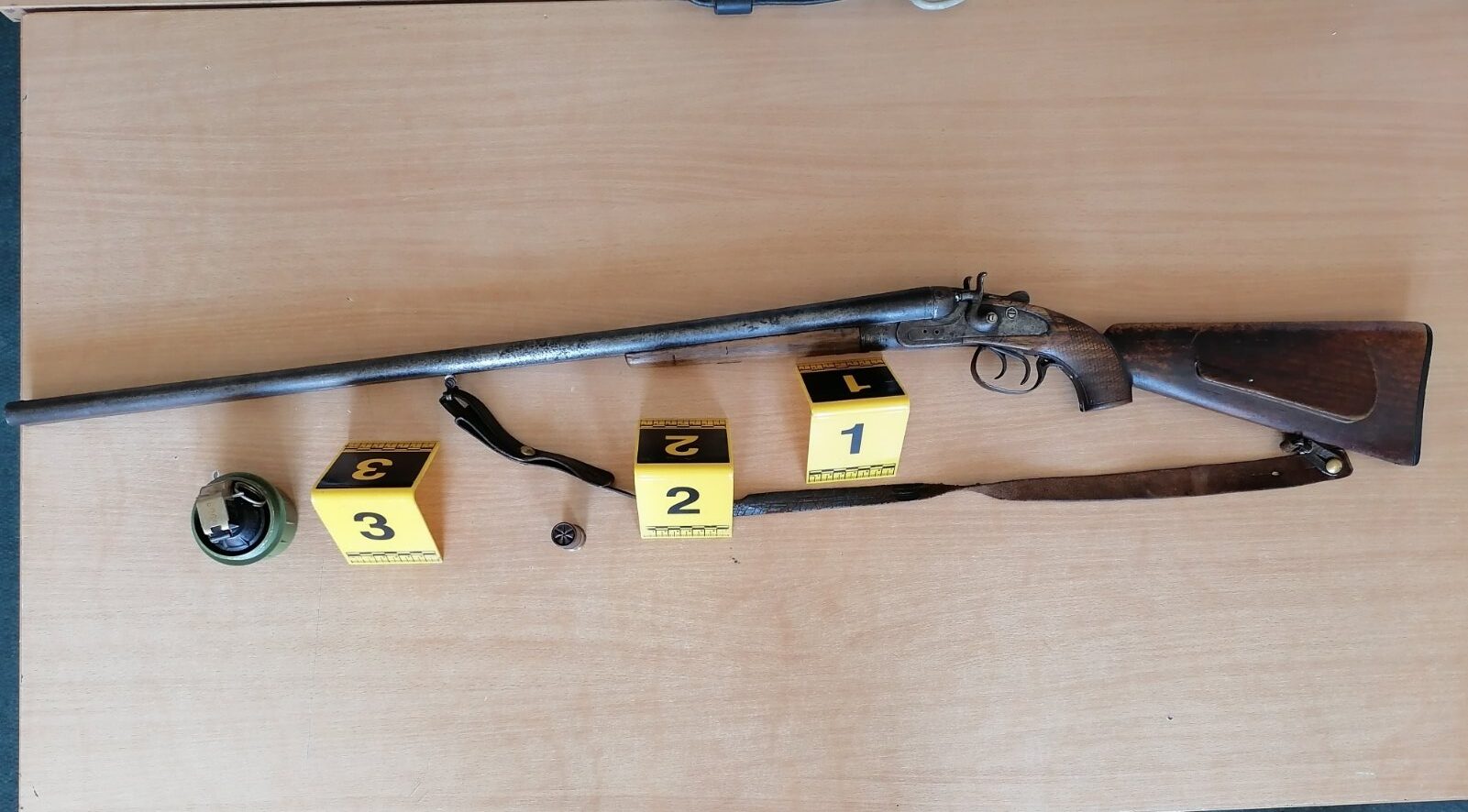 U Nikšiću pronađena puška i ručna bomba