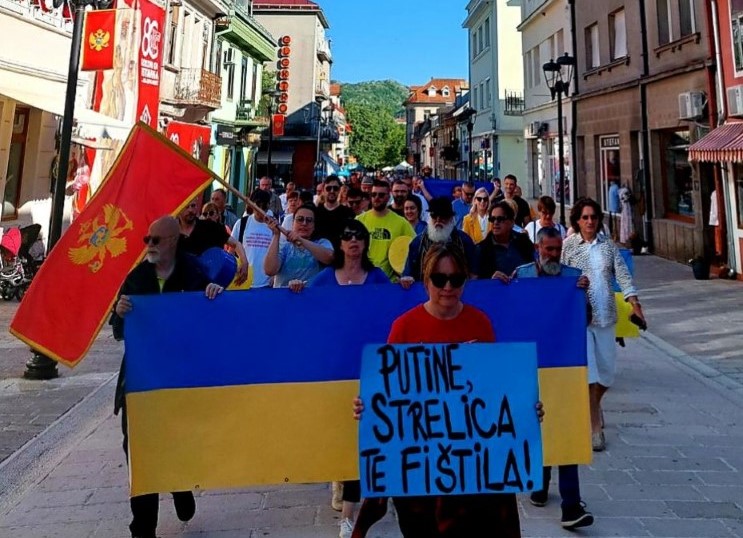 Cetinje danas s porukom: Putine, strelica te fištila!