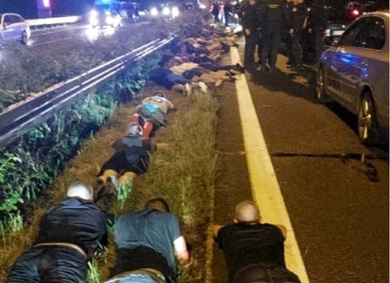 Velika tuča navijača Hajduka i policije, dvije osobe ranjene