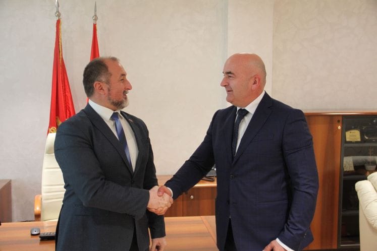 Stijović predao dužnost Jokoviću: Najvažnije je da slušate glas poljoprivrednika, reagujte brzo i pravovremeno