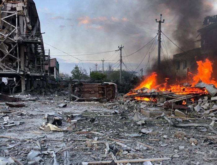Granatirana dva hotela i tržni centar u Odesi, Rusi jurišaju na Azovstal