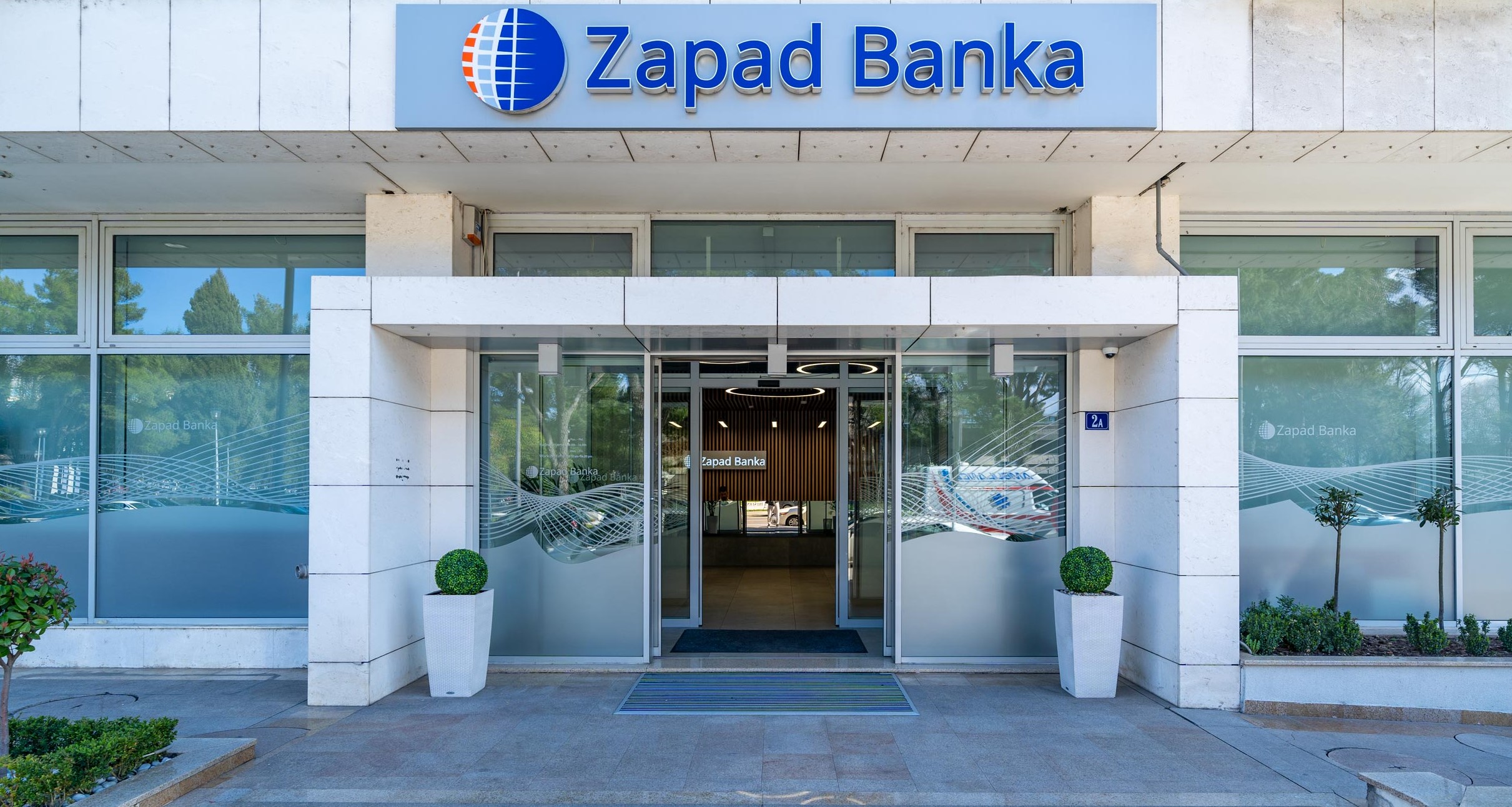 PODIGNUTA OPTUŽNICA PROTIV “ZAPAD BANKE”: Falsifikovanom izjavom zatvorili kredit firme ,,Ofimmo“ od 1.500.000 eura