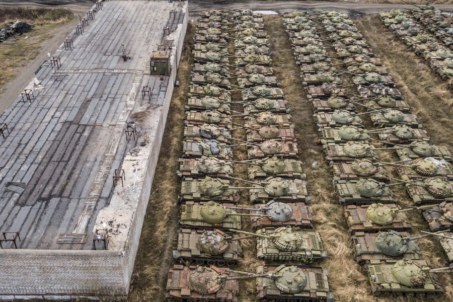 FOTO: Groblje tenkova, aviona i helikoptera; Šta je ostalo od oružja SSSR-a?