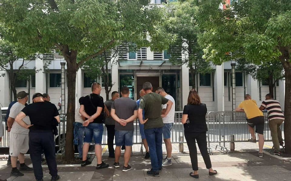 Završen sastanak u Vladi: Radnici Željezare uputili se ka Ambasadi Turske