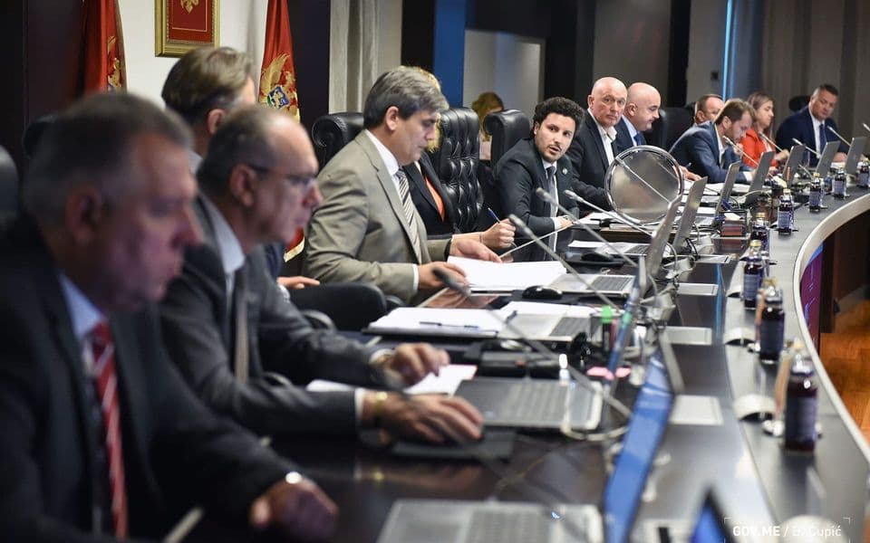 Vlada ukida Odluku o dodjeli stanova funkcionerima