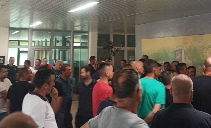 Đurović i Kovačević razgovarali sa radnicima Željezare, ministar obećao da će Vlada pomoći u granicama mogućnosti