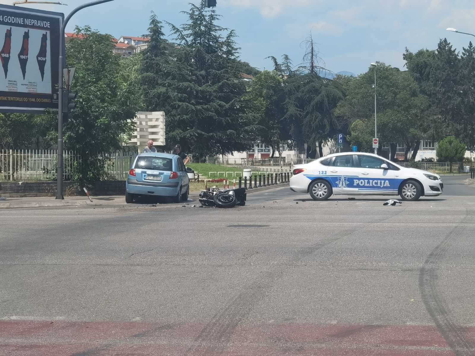 Podgorica: Sudar motocikla i automobila, povrijeđena jedna osoba